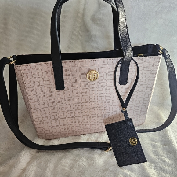 Tommy Hilfiger Purse - Picture 5 of 9